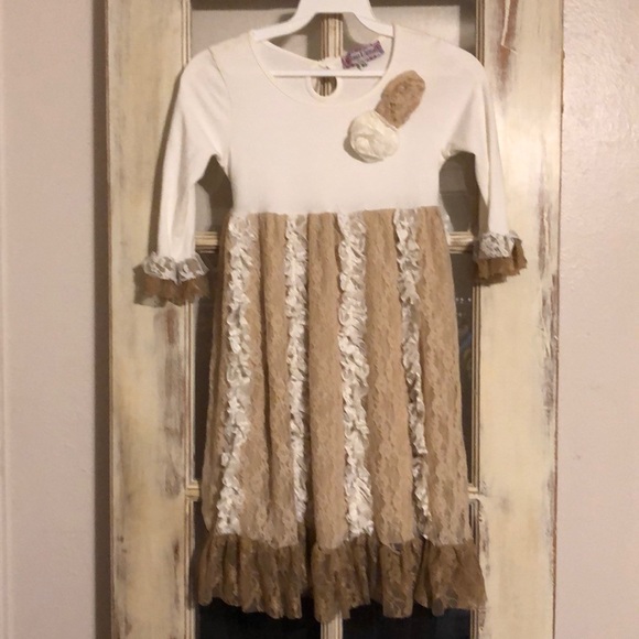 Lacy dress - Picture 1 of 7